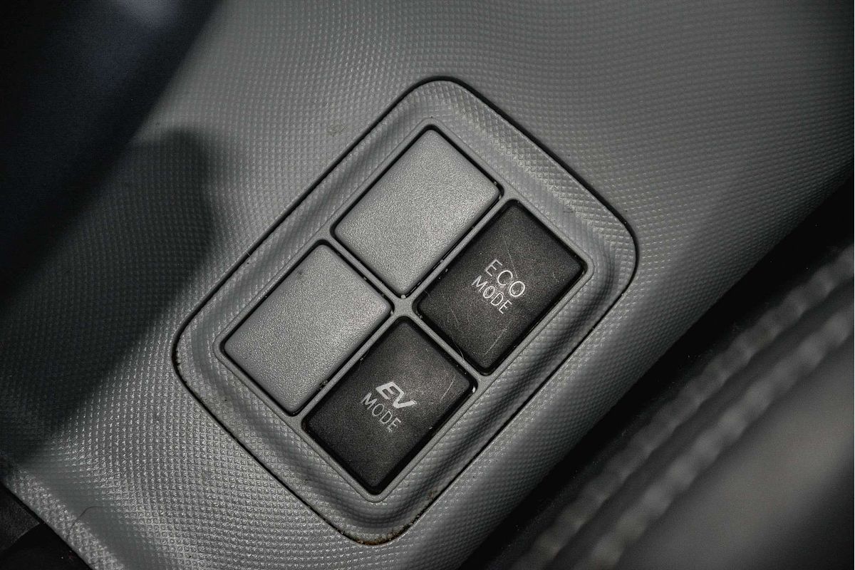 2014 Toyota Prius C i-Tech NHP10R