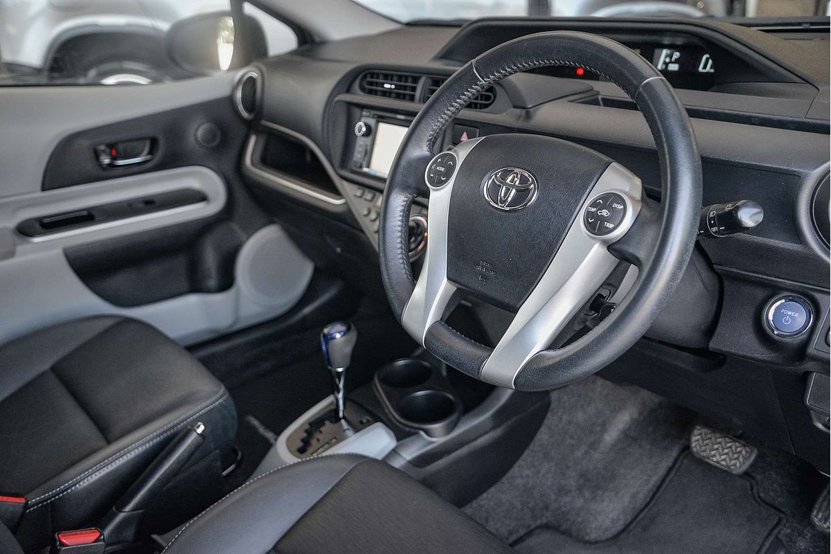 2014 Toyota Prius C i-Tech NHP10R