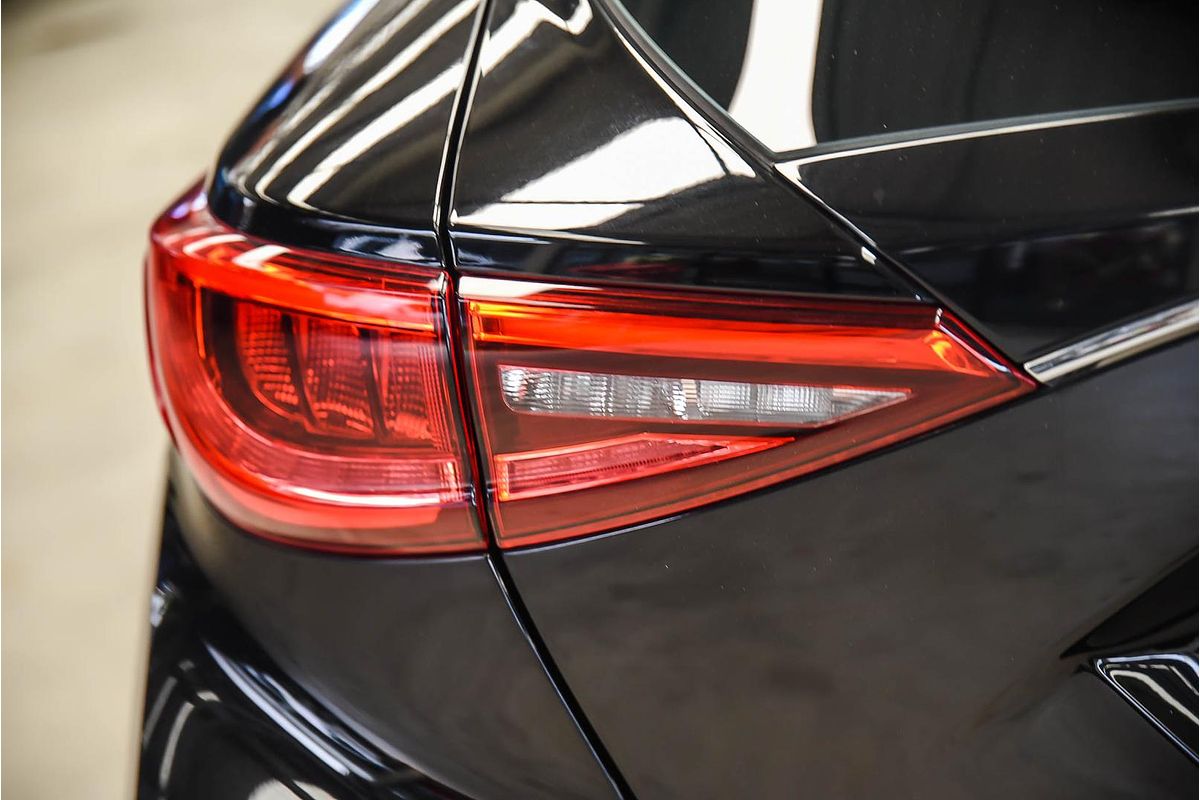 2018 INFINITI Q30 Sport H15