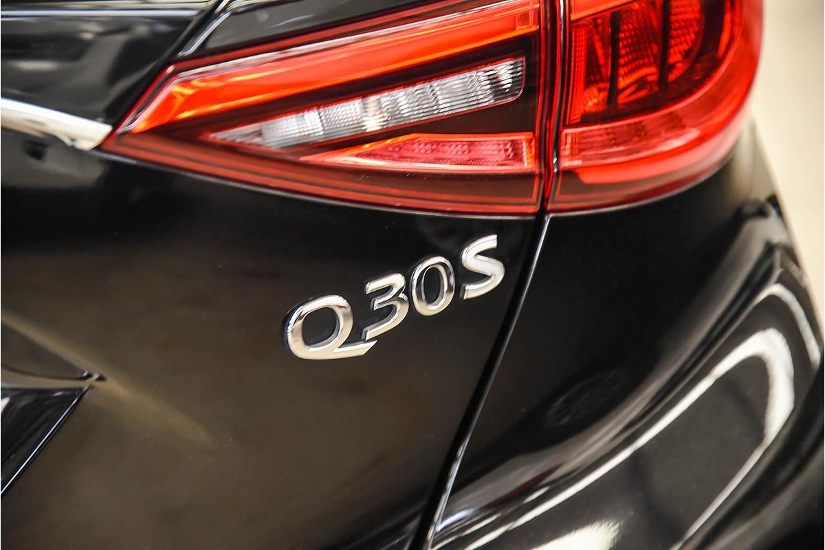 2018 INFINITI Q30 Sport H15