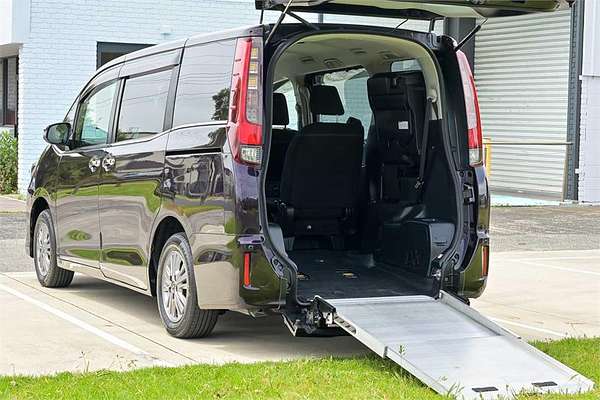 2015 Toyota Esquire ZRR80