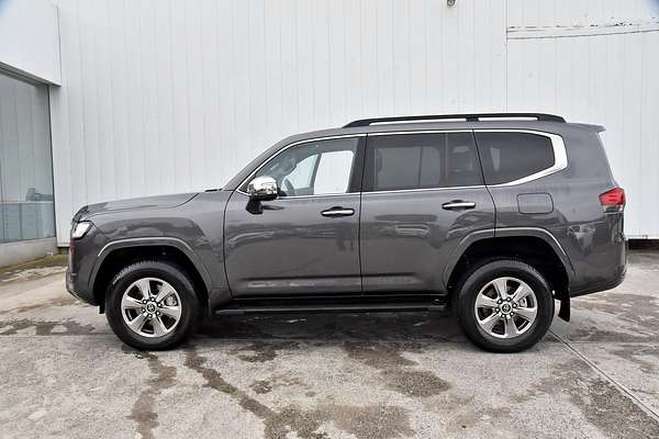 2022 Toyota Landcruiser Sahara FJA300R