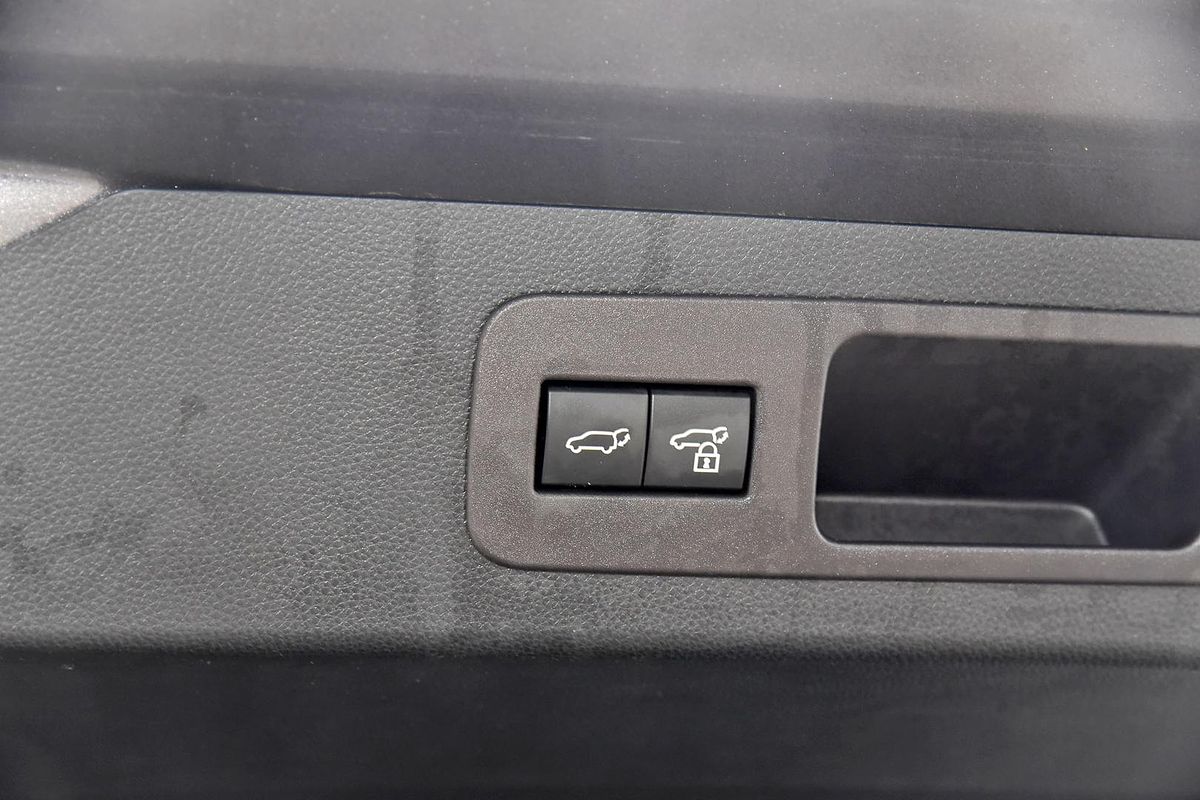 2022 Toyota Landcruiser Sahara FJA300R