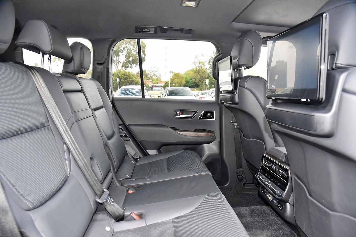 2022 Toyota Landcruiser Sahara FJA300R