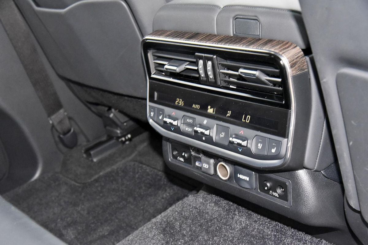2022 Toyota Landcruiser Sahara FJA300R