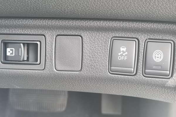 2024 Nissan Navara ST D23 4X4