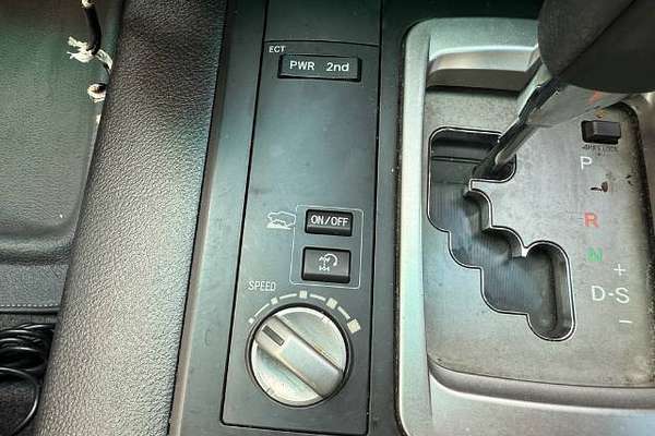 2012 Toyota Landcruiser GXL VDJ200R