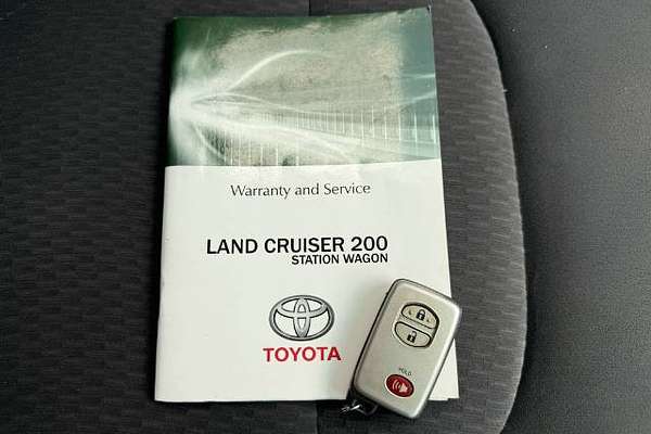2012 Toyota Landcruiser GXL VDJ200R