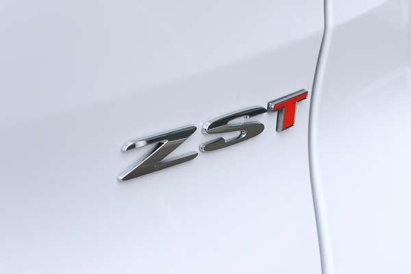 2024 MG ZST Essence