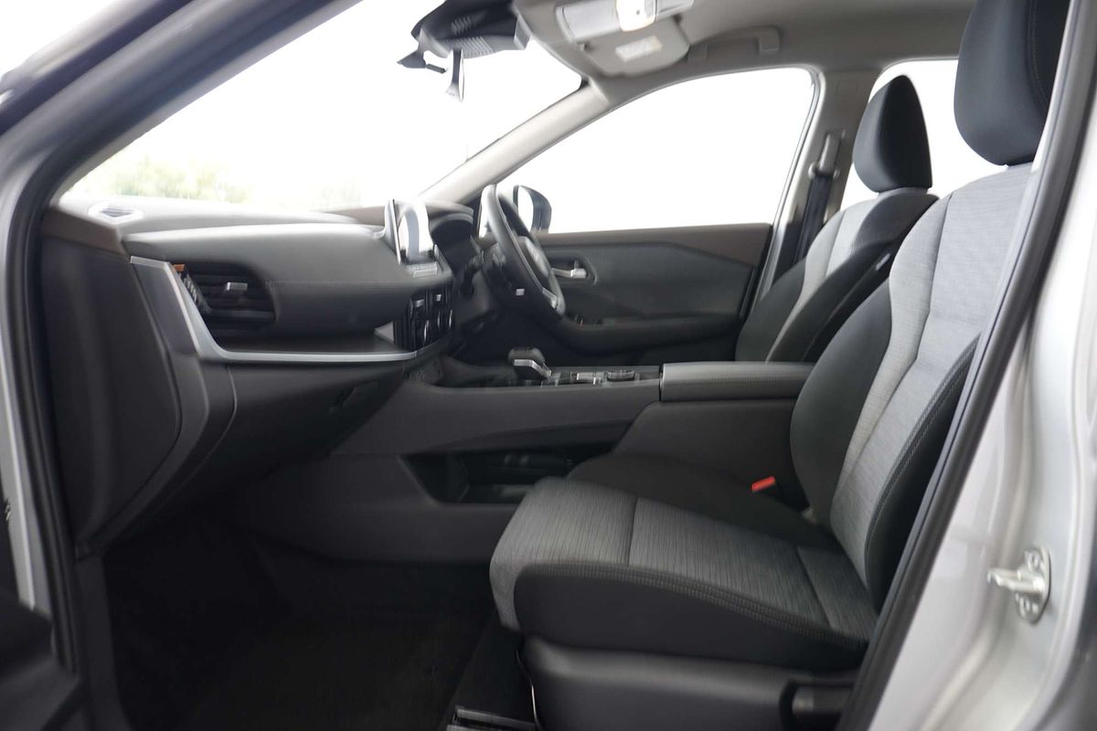 2025 Nissan X-TRAIL ST T33
