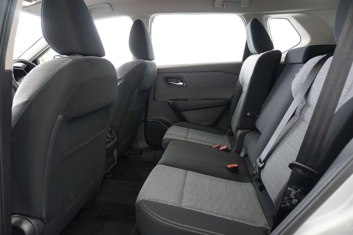 2025 Nissan X-TRAIL ST T33