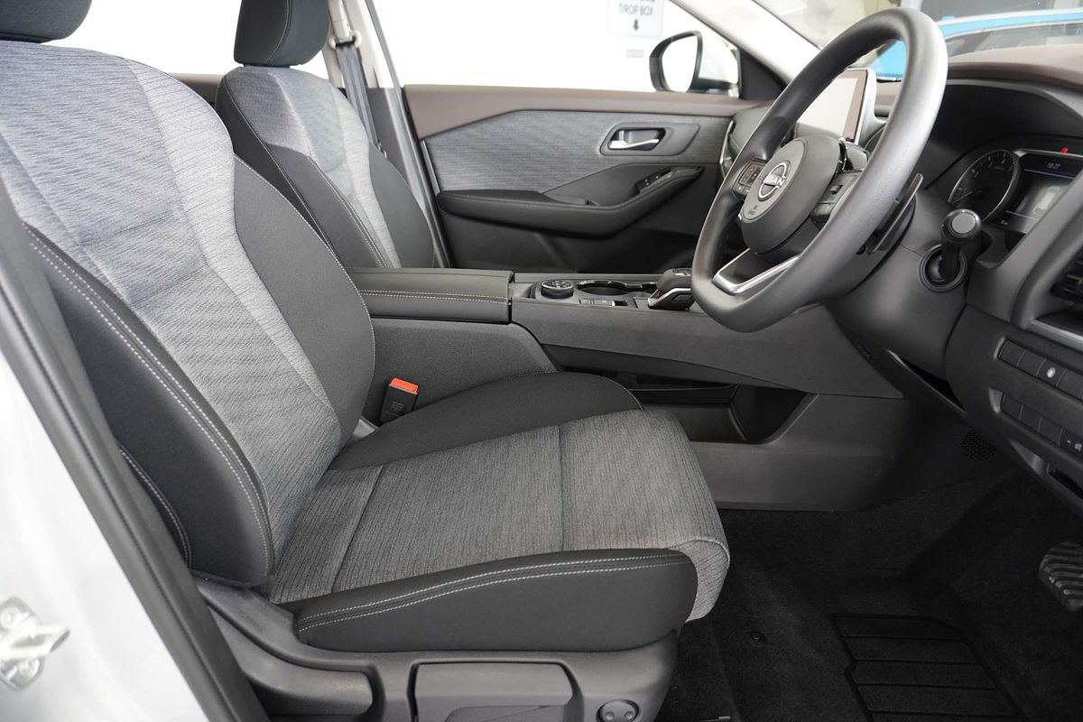2025 Nissan X-TRAIL ST T33