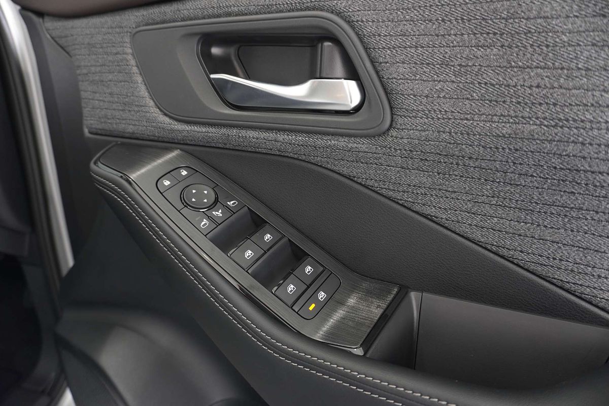 2025 Nissan X-TRAIL ST T33
