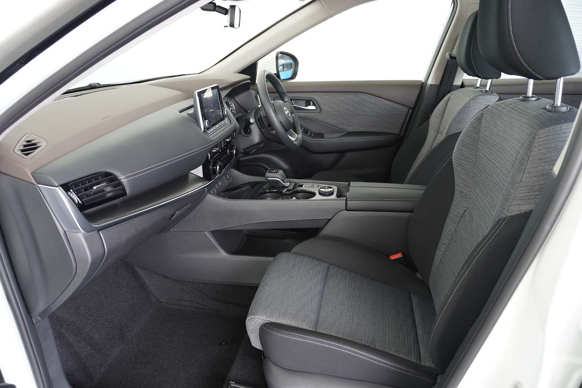 2024 Nissan X-TRAIL ST T33