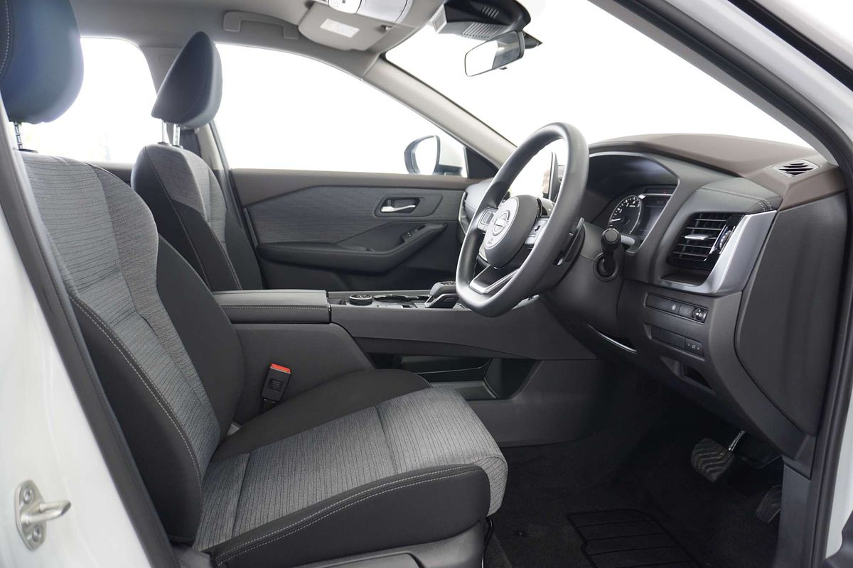 2024 Nissan X-TRAIL ST T33