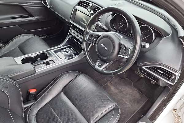 2016 Jaguar XE 20t R-Sport X760