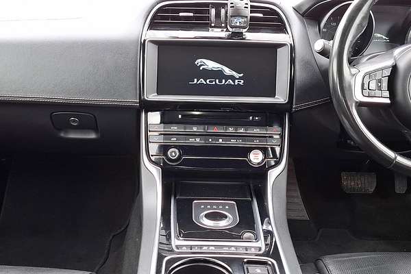 2016 Jaguar XE 20t R-Sport X760