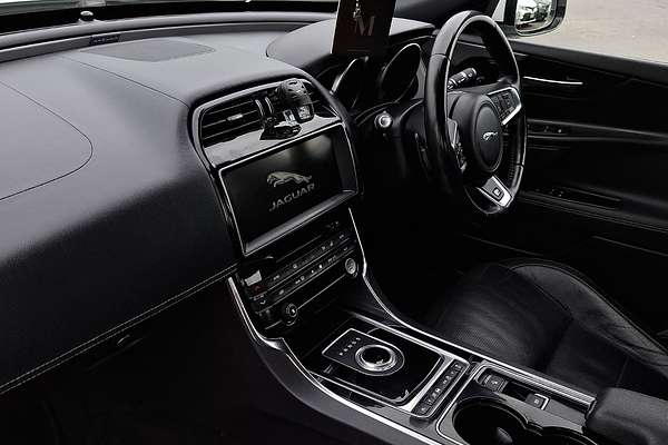 2016 Jaguar XE 20t R-Sport X760
