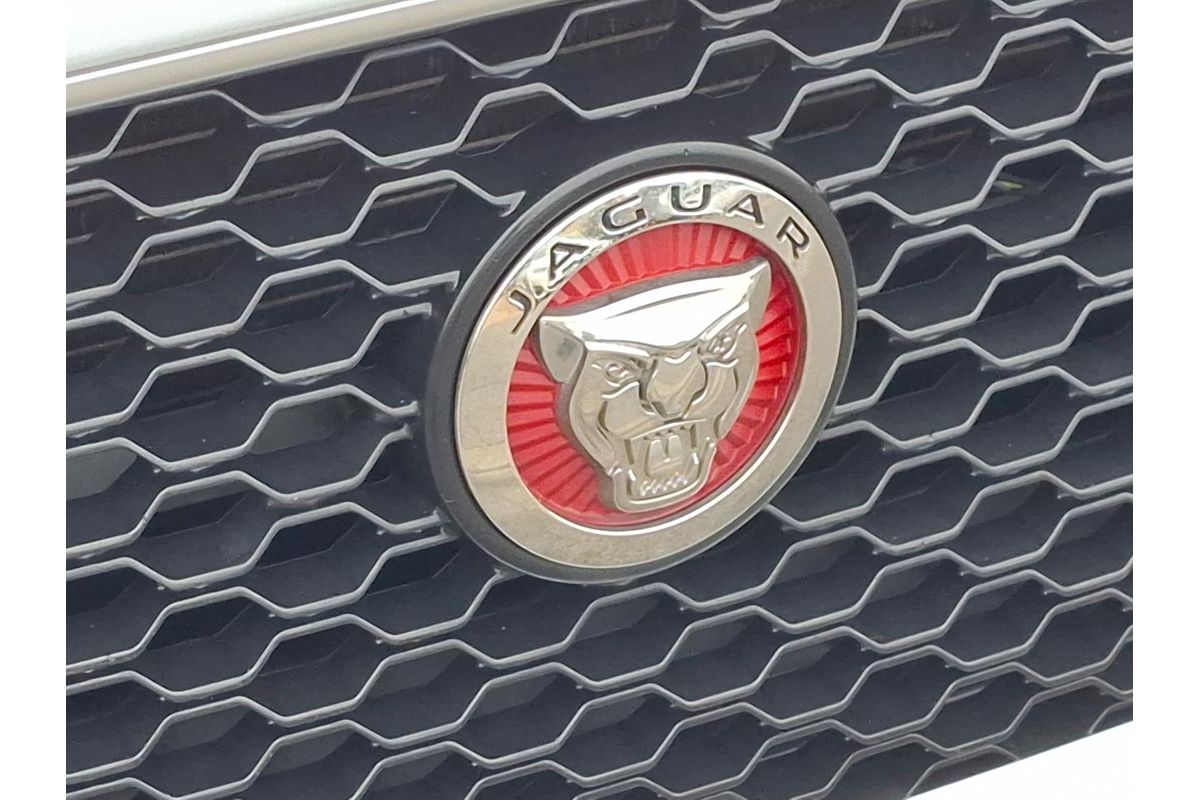 2016 Jaguar XE 20t R-Sport X760