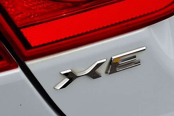 2016 Jaguar XE 20t R-Sport X760