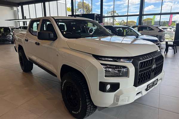 2024 Mitsubishi Triton GLX MV 4X4