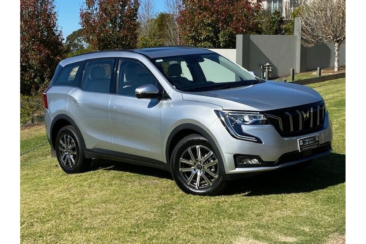 2023 Mahindra XUV700 AX7L