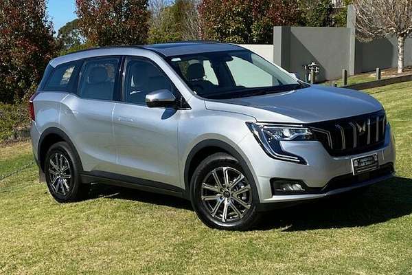 2023 Mahindra XUV700 AX7L