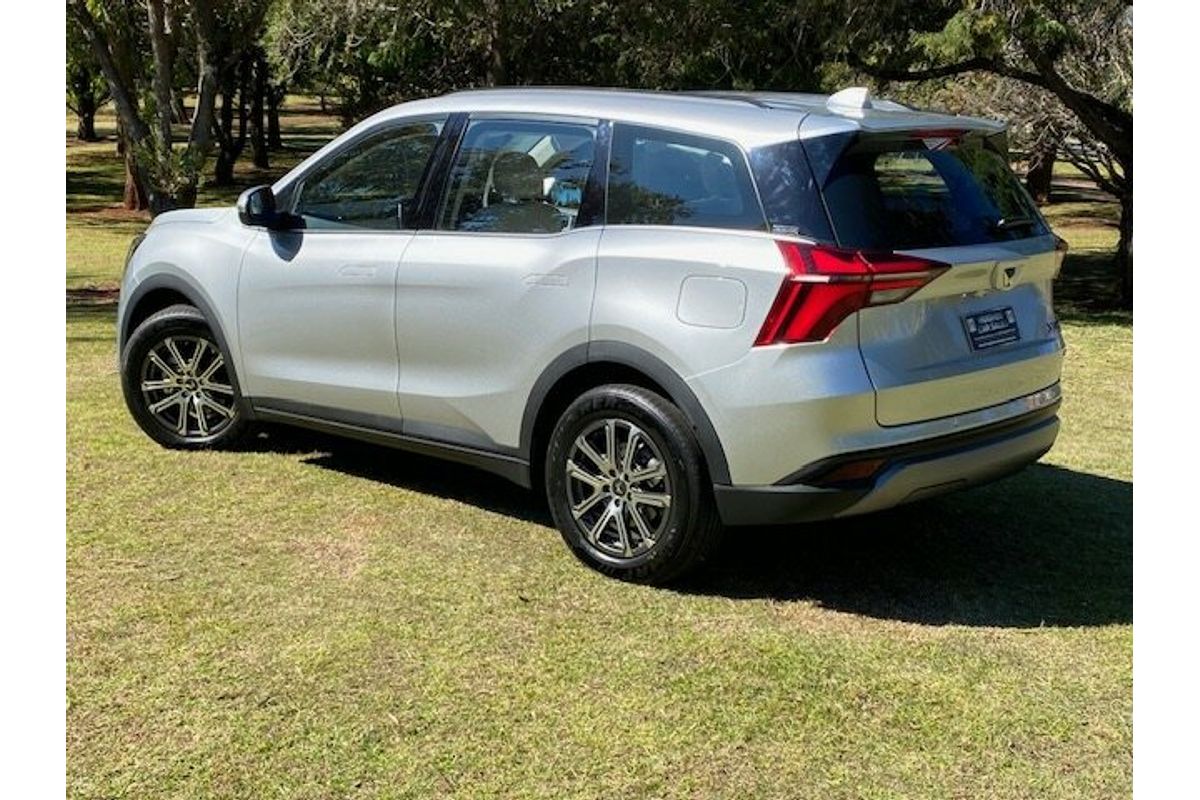 2023 Mahindra XUV700 AX7L