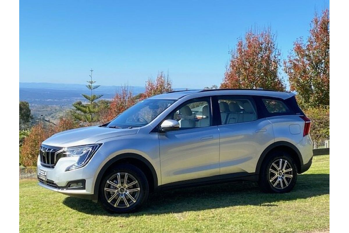 2023 Mahindra XUV700 AX7L