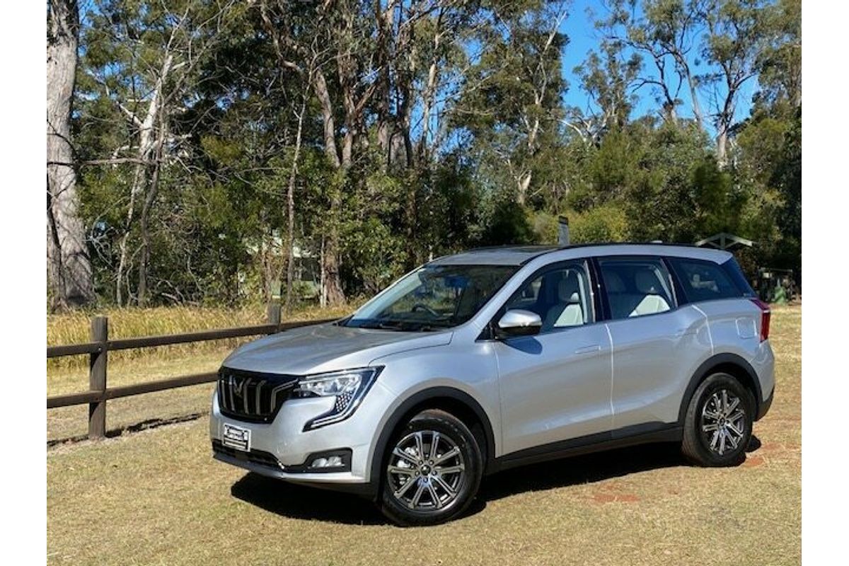 2023 Mahindra XUV700 AX7L
