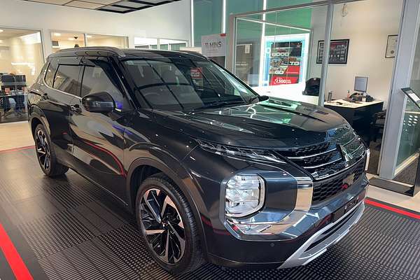 2024 Mitsubishi Outlander Exceed ZM