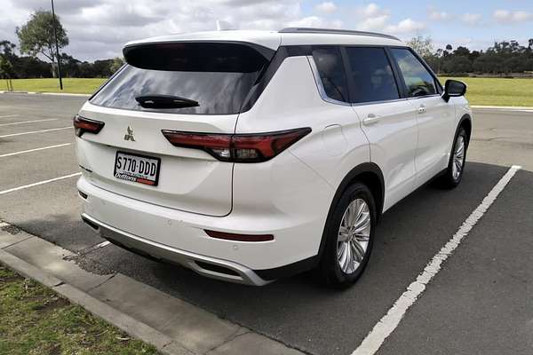 2022 Mitsubishi Outlander ES ZM