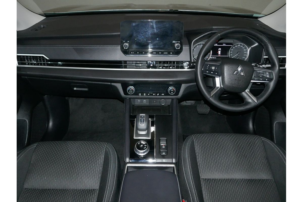 2023 Mitsubishi Outlander LS ZM
