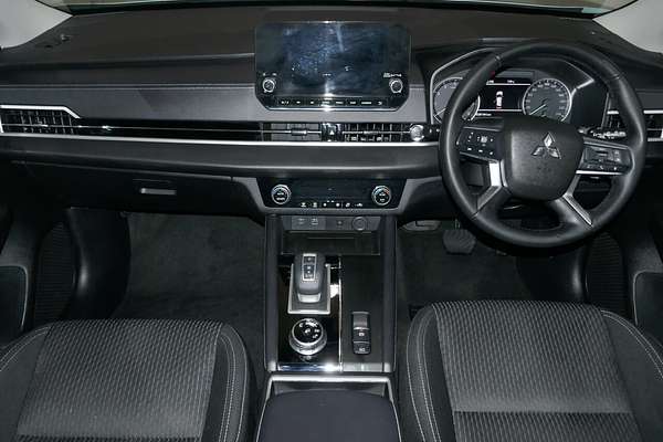 2023 Mitsubishi Outlander LS ZM