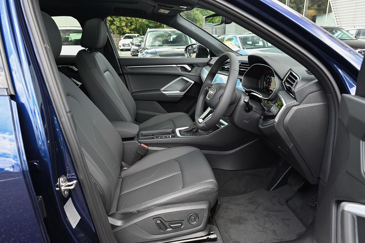 2024 Audi Q3 35 TFSI Dynamic Black F3