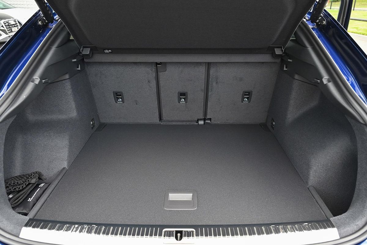 2024 Audi Q3 35 TFSI Dynamic Black F3