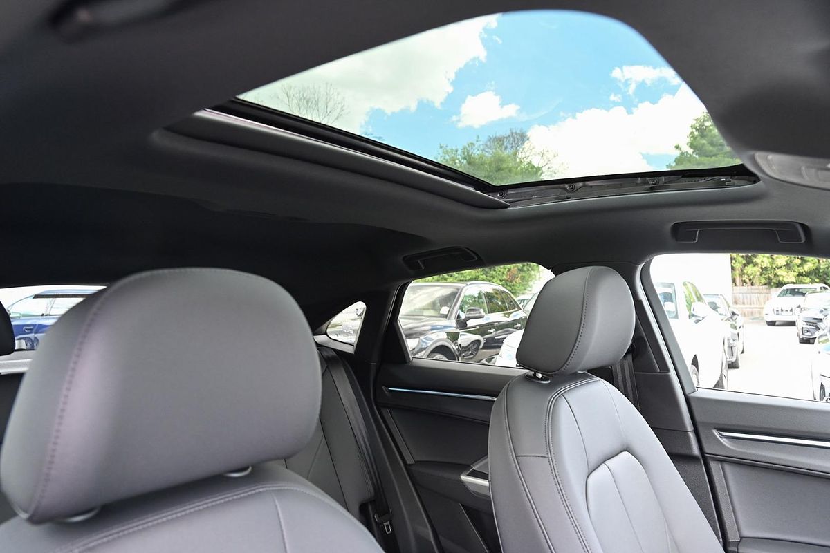 2024 Audi Q3 35 TFSI Dynamic Black F3