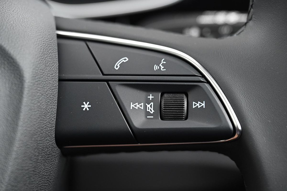2024 Audi Q3 35 TFSI Dynamic Black F3