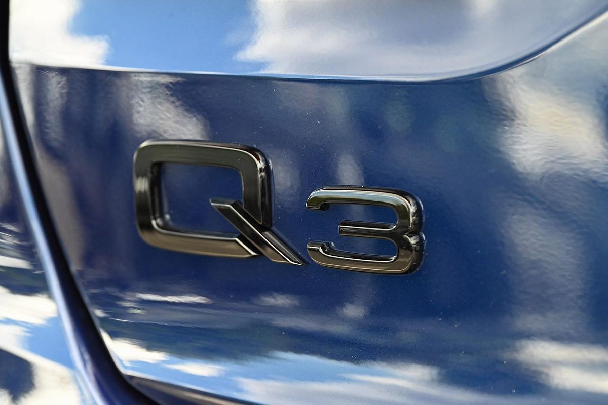 2024 Audi Q3 35 TFSI Dynamic Black F3