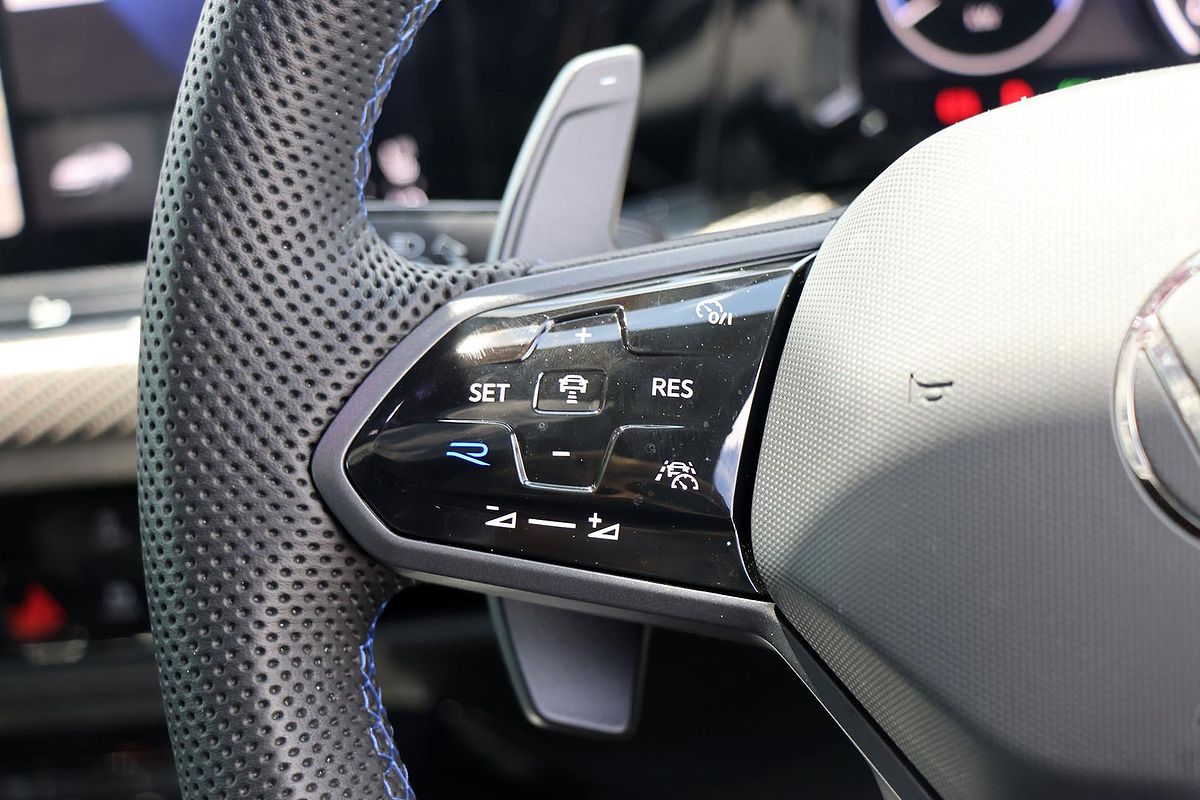 2023 Volkswagen Golf R 20 Years 8