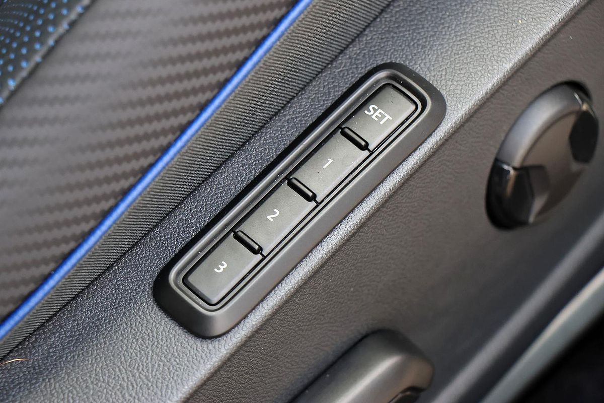 2023 Volkswagen Golf R 20 Years 8