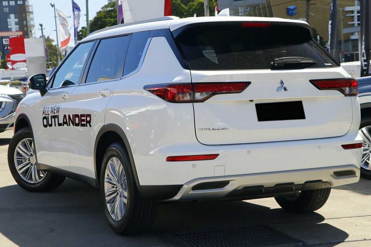 2024 Mitsubishi Outlander LS ZM