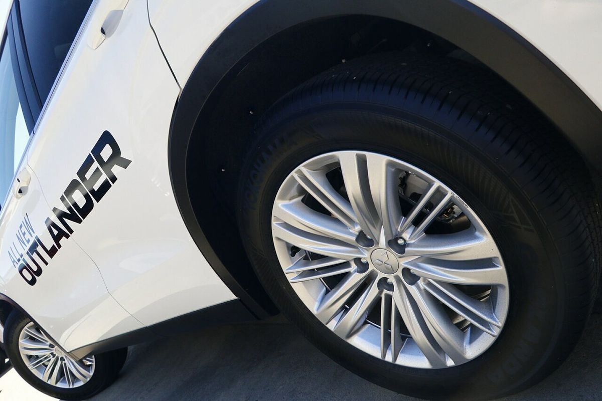 2024 Mitsubishi Outlander LS ZM