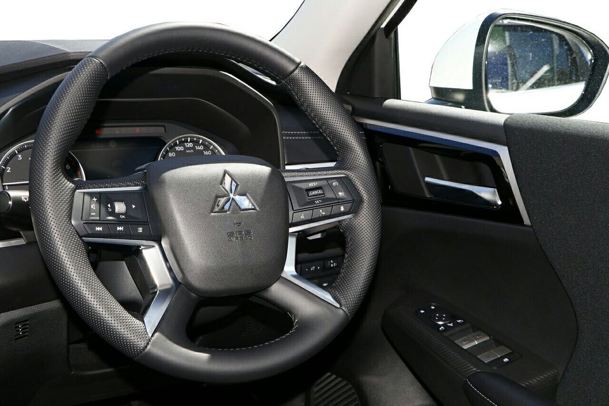 2024 Mitsubishi Outlander LS ZM