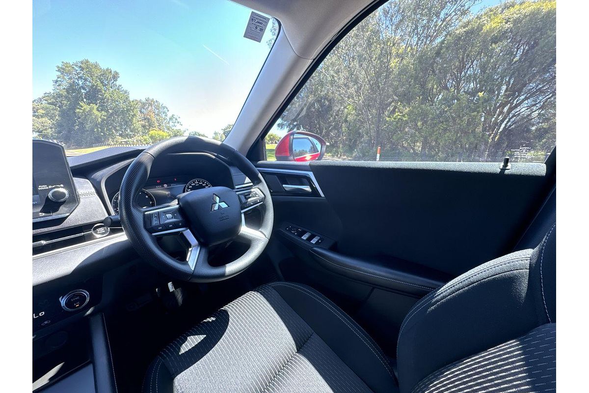 2022 Mitsubishi Outlander ES ZM