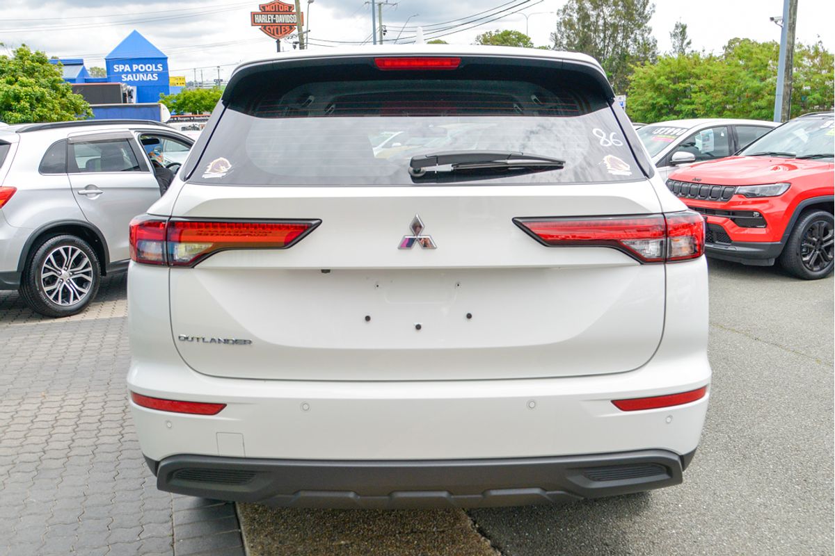 2023 Mitsubishi Outlander ES ZM