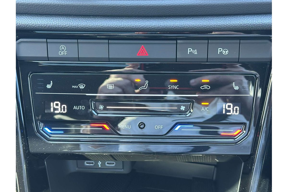 2024 Volkswagen T-Roc 140TSI R-Line D11