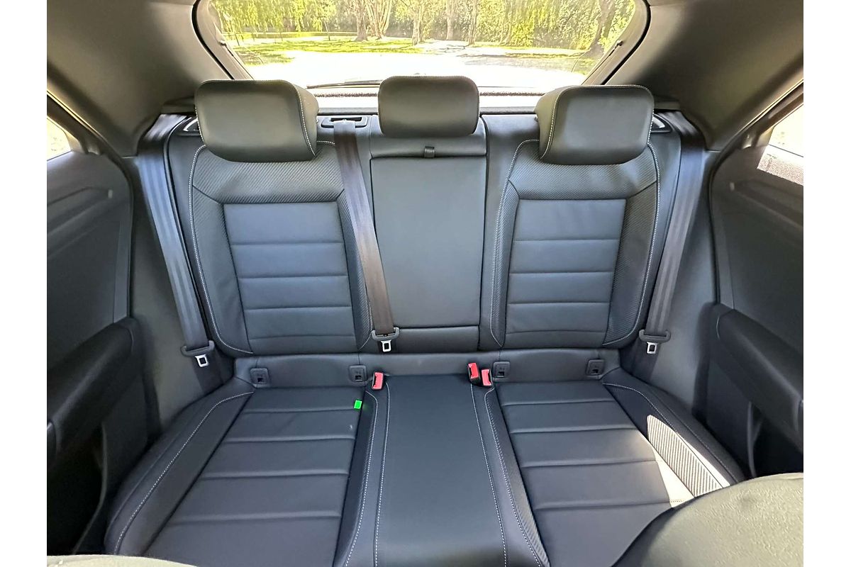 2024 Volkswagen T-Roc 140TSI R-Line D11