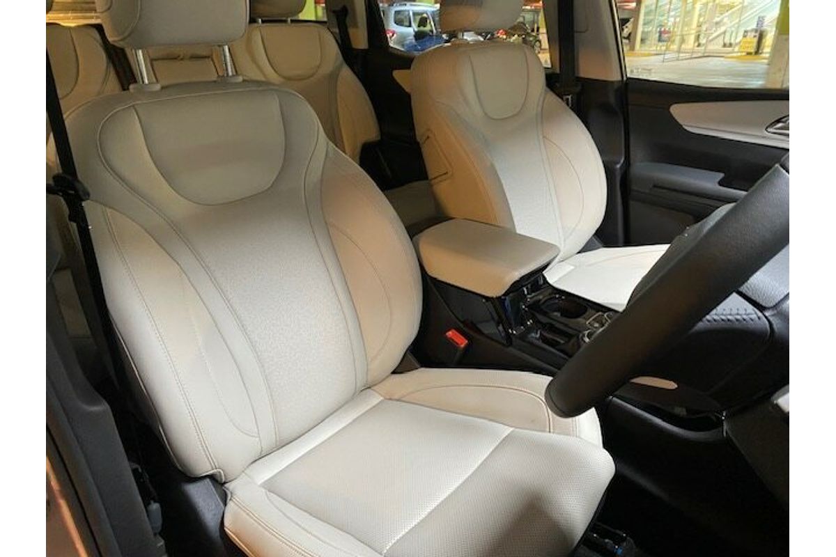 2023 Mahindra XUV700 AX7L