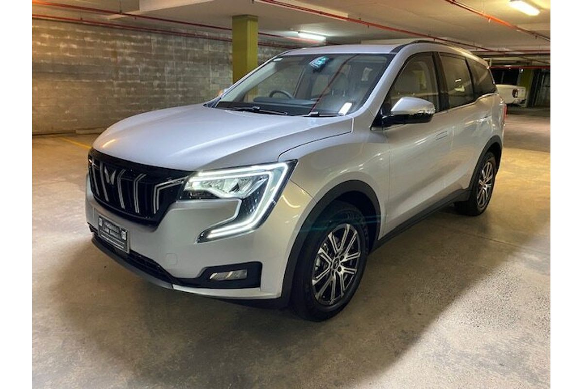 2023 Mahindra XUV700 AX7L